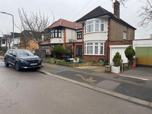 Canterbury Avenue, Ilford