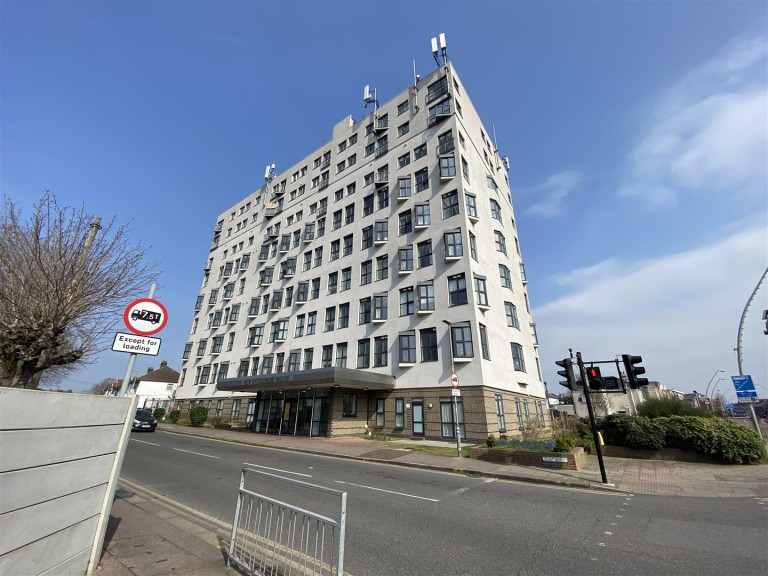 High Road, Chadwell Heath