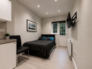 Ascot Close, Hainault