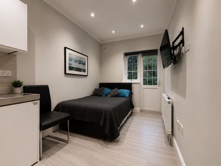 Ascot Close, Hainault